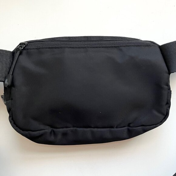 Lolë Belt Bag | Black - Picture 5 of 8